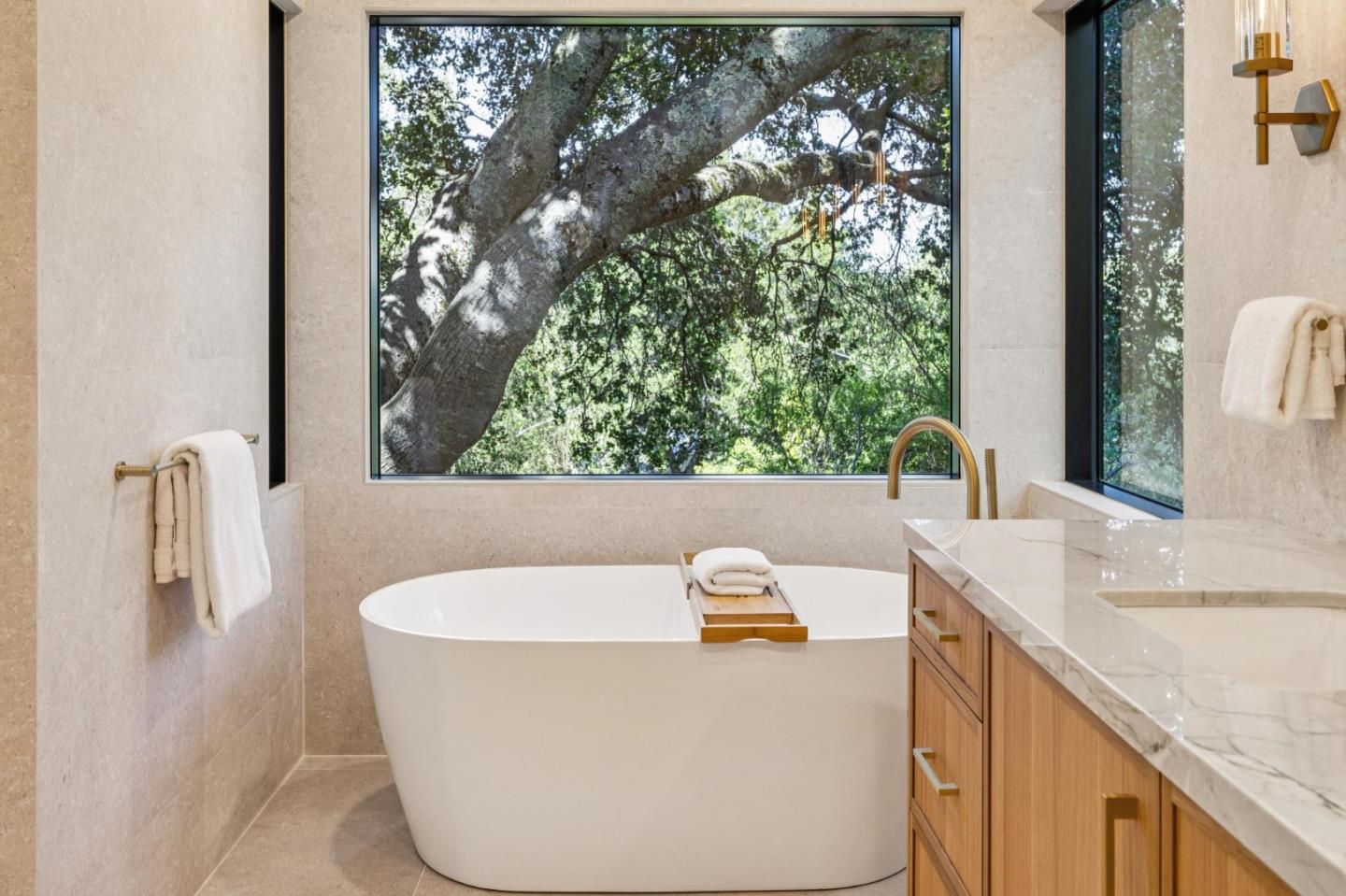 Detail Gallery Image 26 of 52 For 140 Dean Rd, Woodside,  CA 94062 - 6 Beds | 4/1 Baths