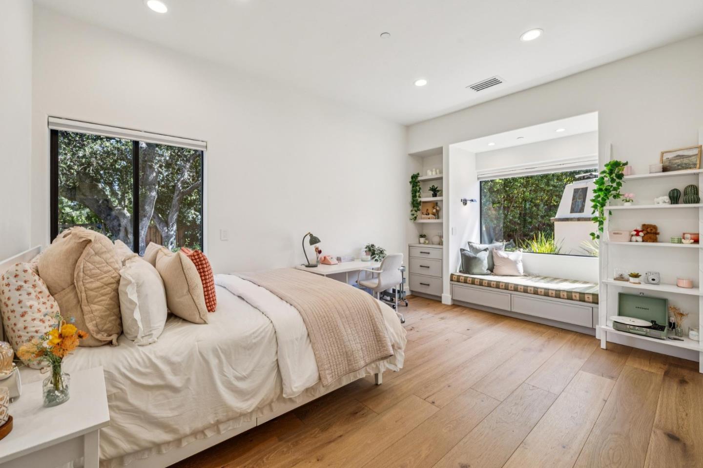 Detail Gallery Image 27 of 52 For 140 Dean Rd, Woodside,  CA 94062 - 6 Beds | 4/1 Baths