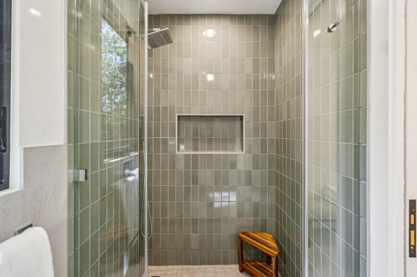 Detail Gallery Image 30 of 52 For 140 Dean Rd, Woodside,  CA 94062 - 6 Beds | 4/1 Baths