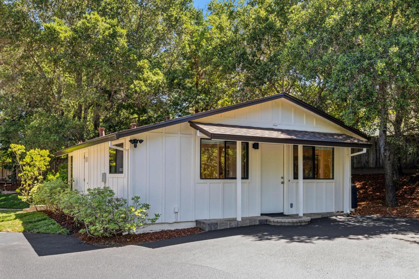 Detail Gallery Image 32 of 52 For 140 Dean Rd, Woodside,  CA 94062 - 6 Beds | 4/1 Baths