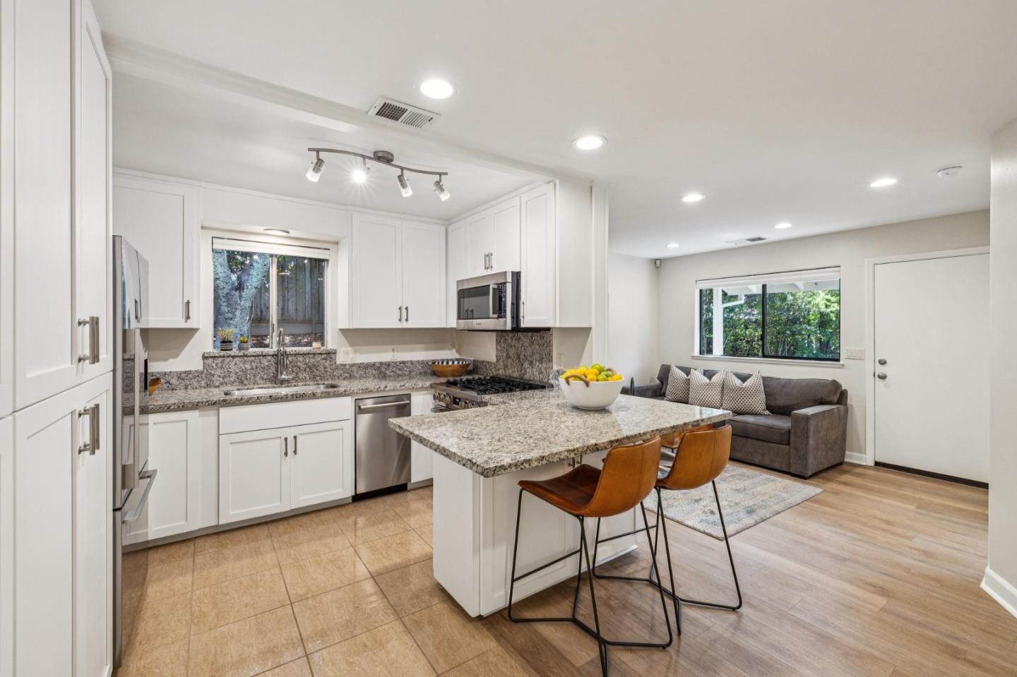 Detail Gallery Image 34 of 52 For 140 Dean Rd, Woodside,  CA 94062 - 6 Beds | 4/1 Baths