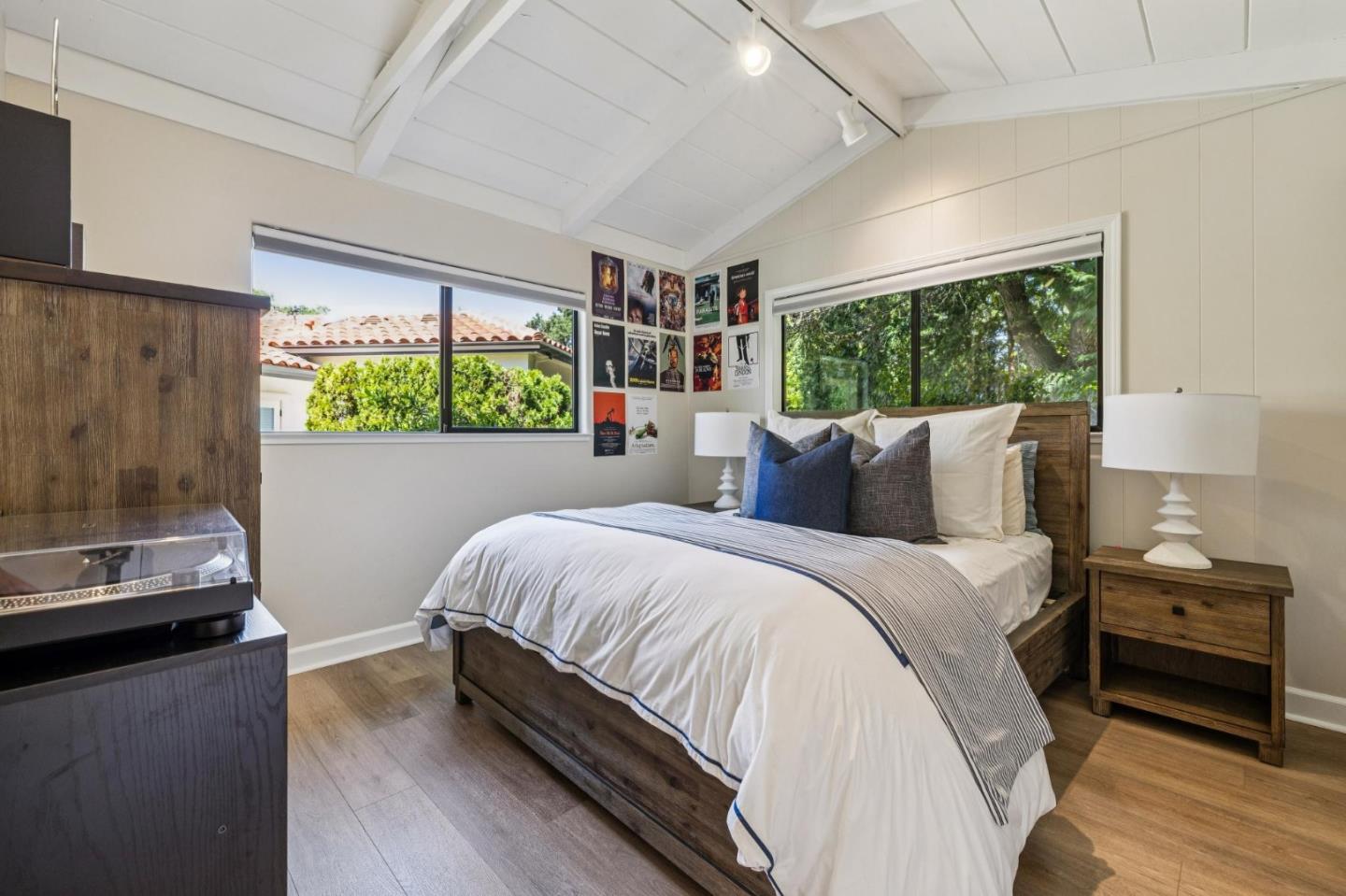 Detail Gallery Image 36 of 52 For 140 Dean Rd, Woodside,  CA 94062 - 6 Beds | 4/1 Baths