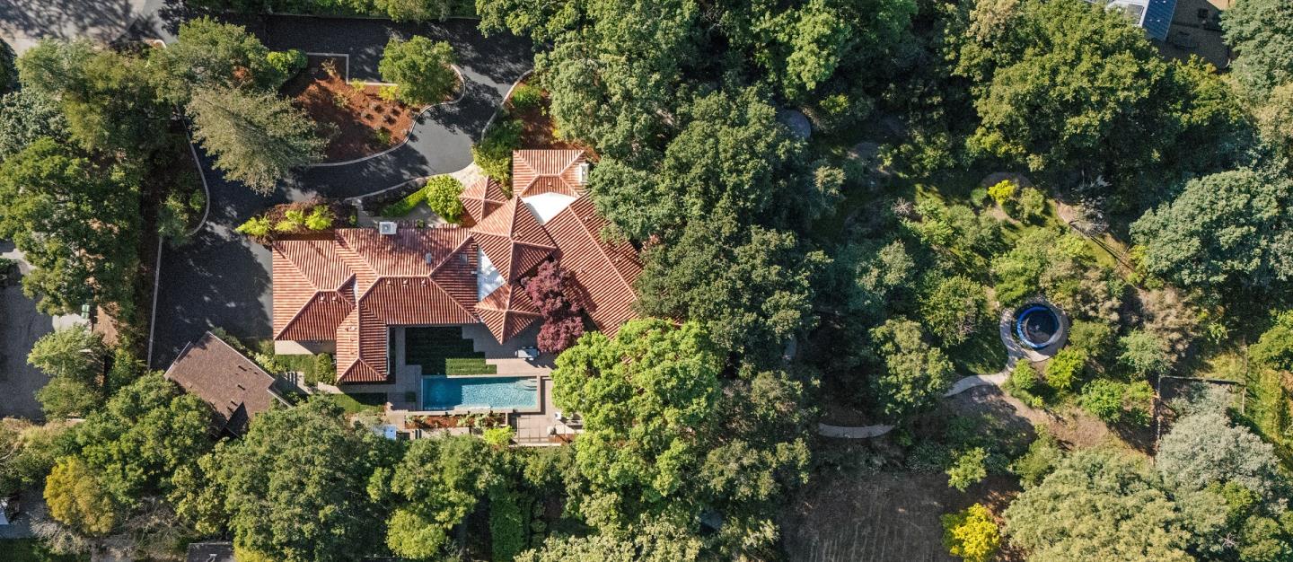 Detail Gallery Image 4 of 52 For 140 Dean Rd, Woodside,  CA 94062 - 6 Beds | 4/1 Baths