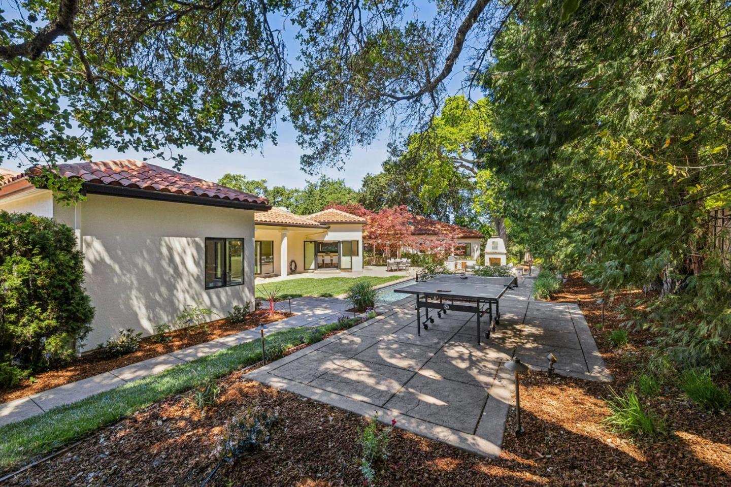 Detail Gallery Image 44 of 52 For 140 Dean Rd, Woodside,  CA 94062 - 6 Beds | 4/1 Baths