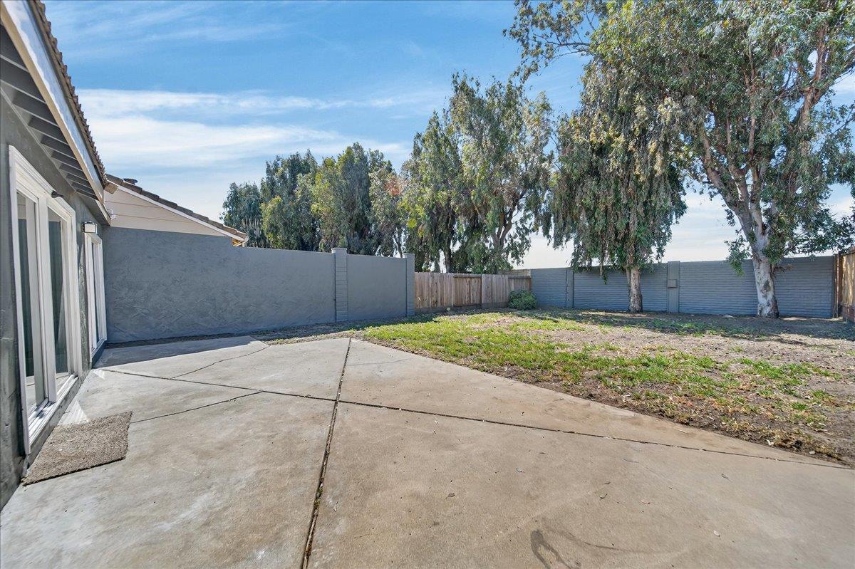 Detail Gallery Image 17 of 20 For 1605 Cherokee Dr, Salinas,  CA 93906 - 3 Beds | 2 Baths