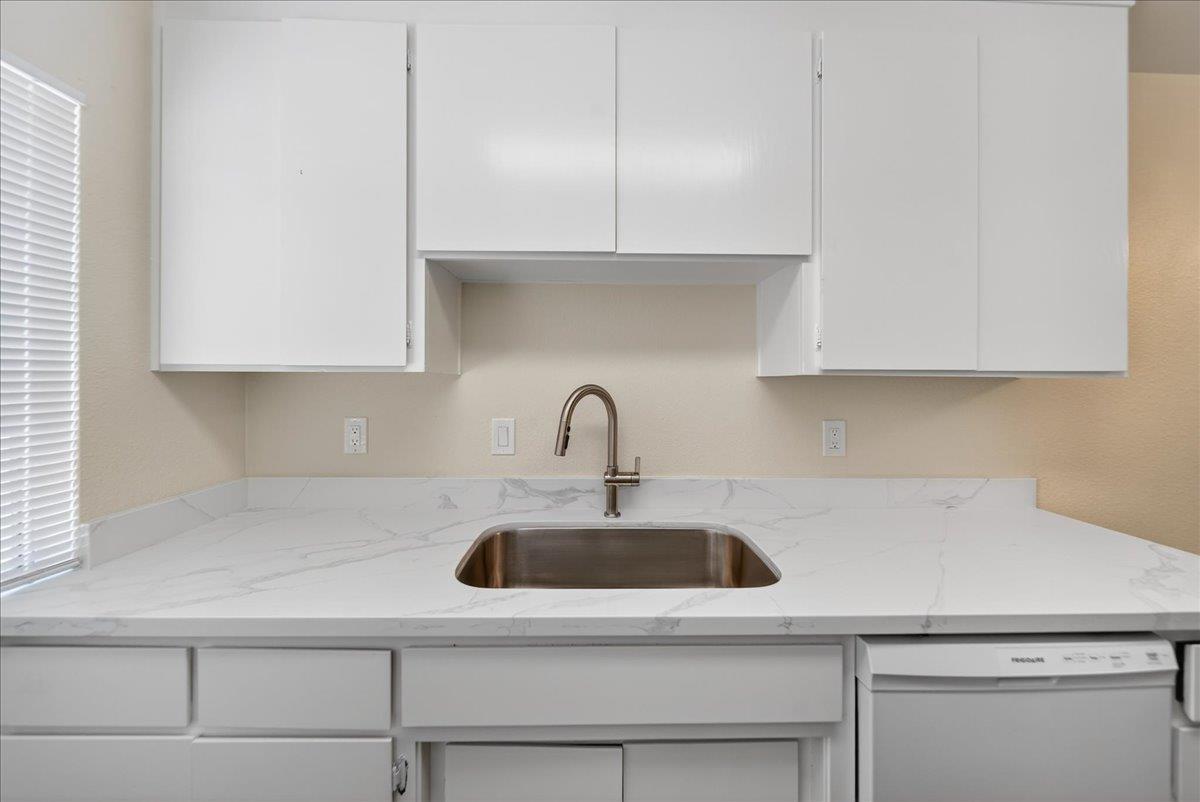 Detail Gallery Image 8 of 20 For 1605 Cherokee Dr, Salinas,  CA 93906 - 3 Beds | 2 Baths