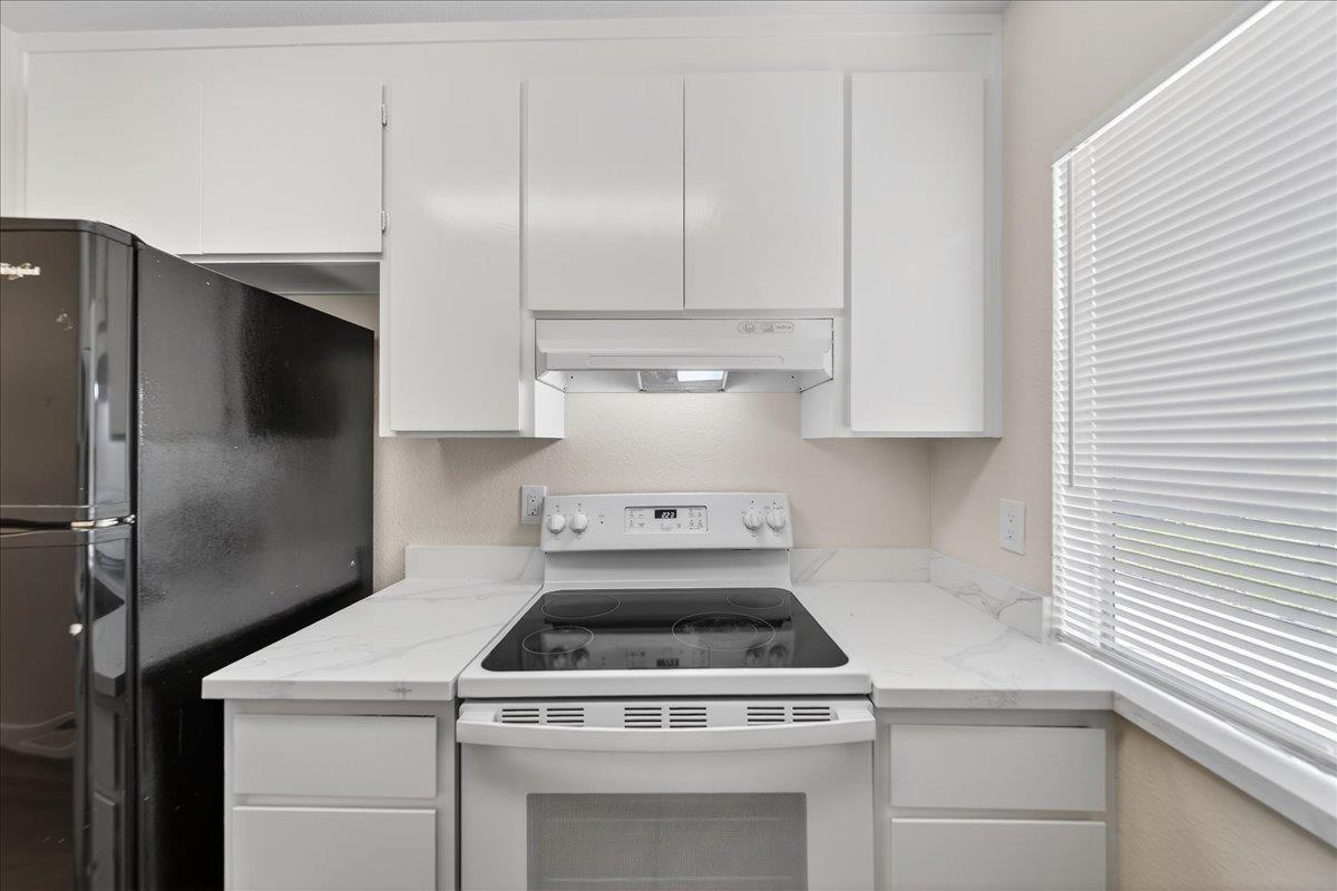 Detail Gallery Image 9 of 20 For 1605 Cherokee Dr, Salinas,  CA 93906 - 3 Beds | 2 Baths