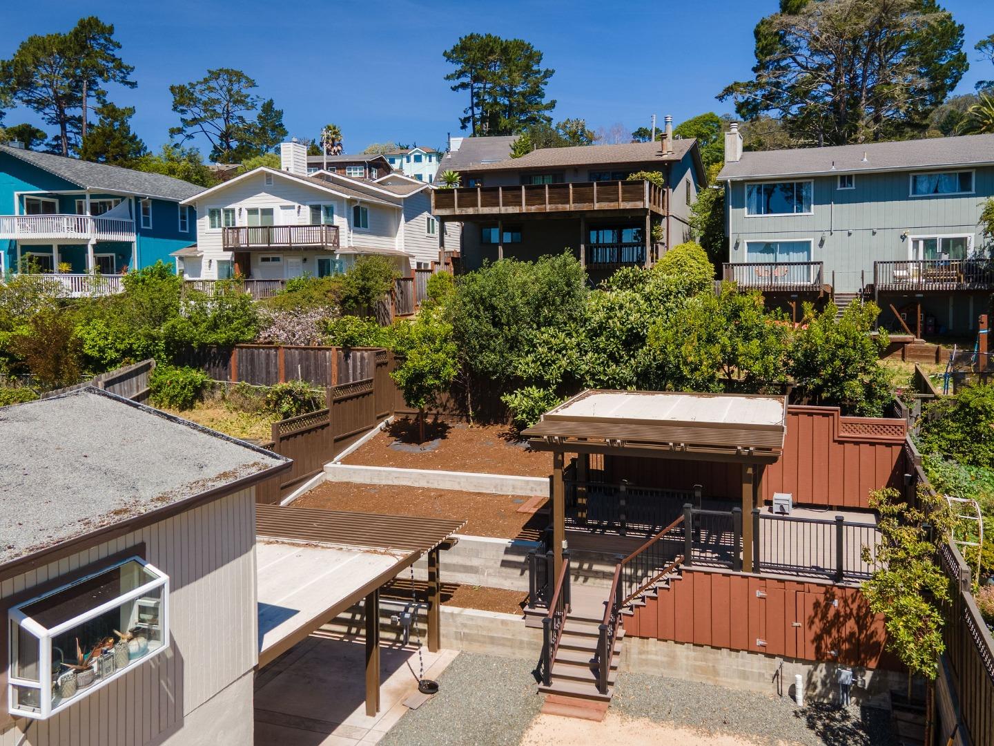 Detail Gallery Image 12 of 22 For 523 the Alameda, El Granada,  CA 94018 - 3 Beds | 2 Baths