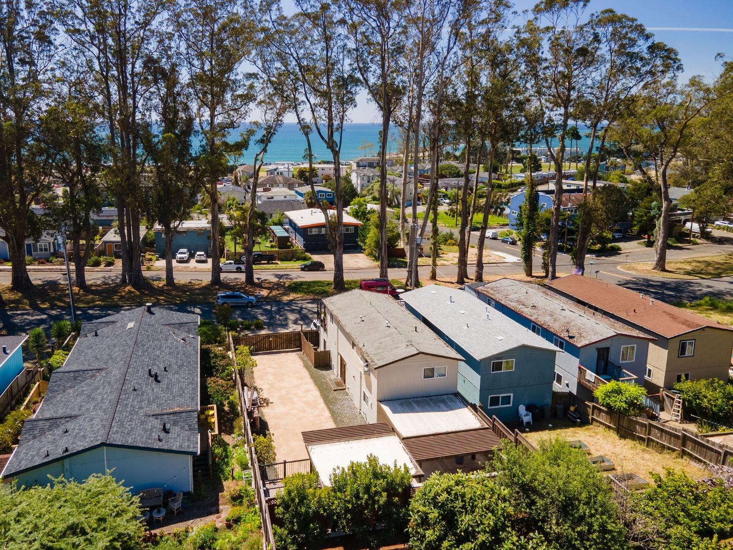 Detail Gallery Image 13 of 22 For 523 the Alameda, El Granada,  CA 94018 - 3 Beds | 2 Baths