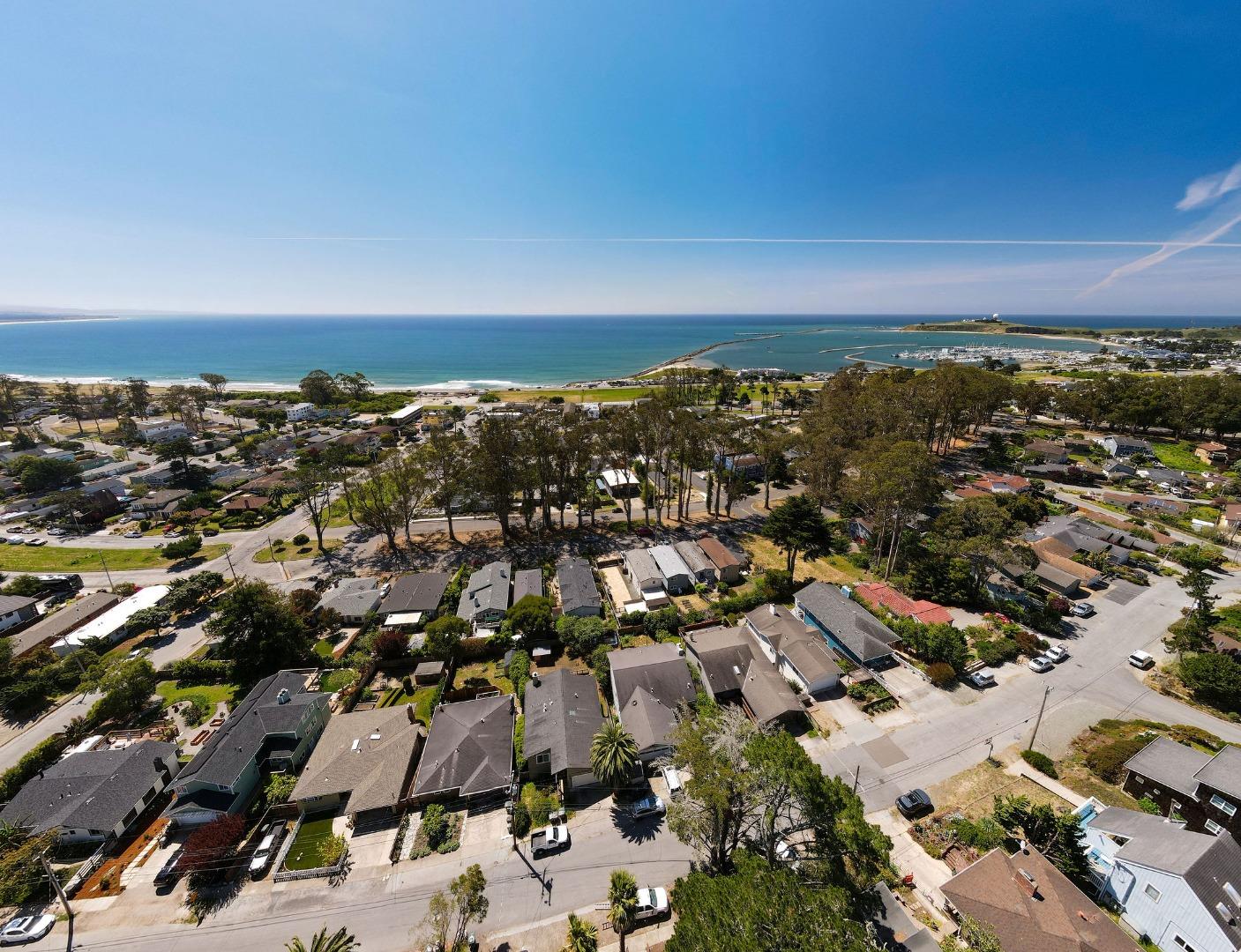 Detail Gallery Image 15 of 22 For 523 the Alameda, El Granada,  CA 94018 - 3 Beds | 2 Baths