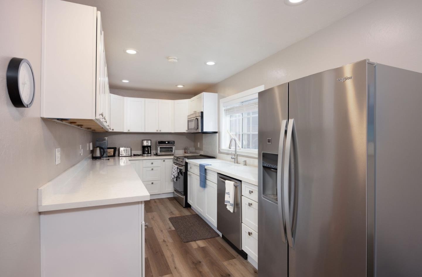 Detail Gallery Image 3 of 22 For 523 the Alameda, El Granada,  CA 94018 - 3 Beds | 2 Baths