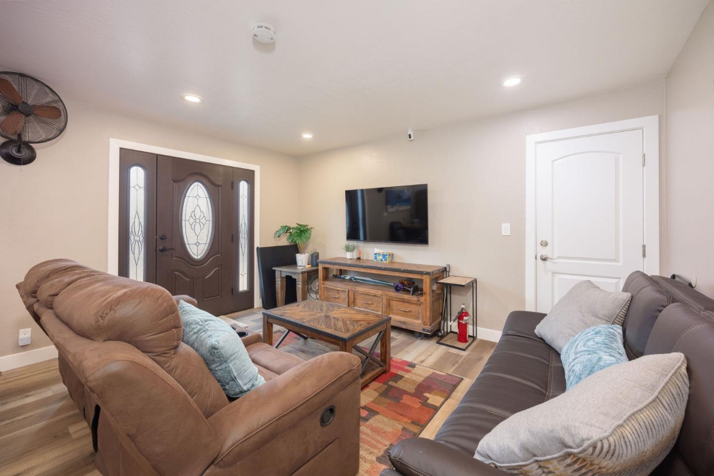 Detail Gallery Image 6 of 22 For 523 the Alameda, El Granada,  CA 94018 - 3 Beds | 2 Baths