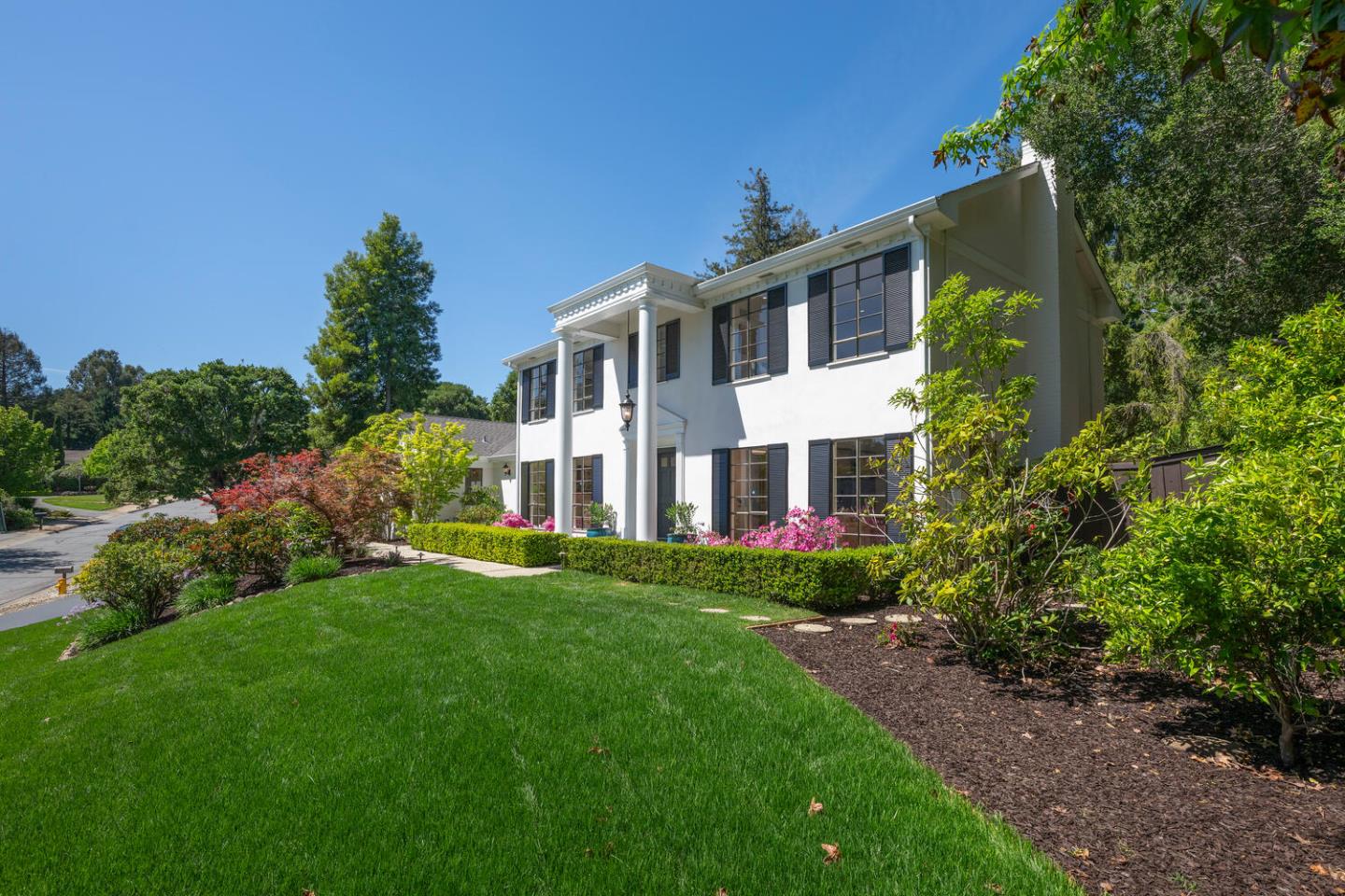 Detail Gallery Image 16 of 74 For 740 Clydesdale Dr, Hillsborough,  CA 94010 - 5 Beds | 3/1 Baths