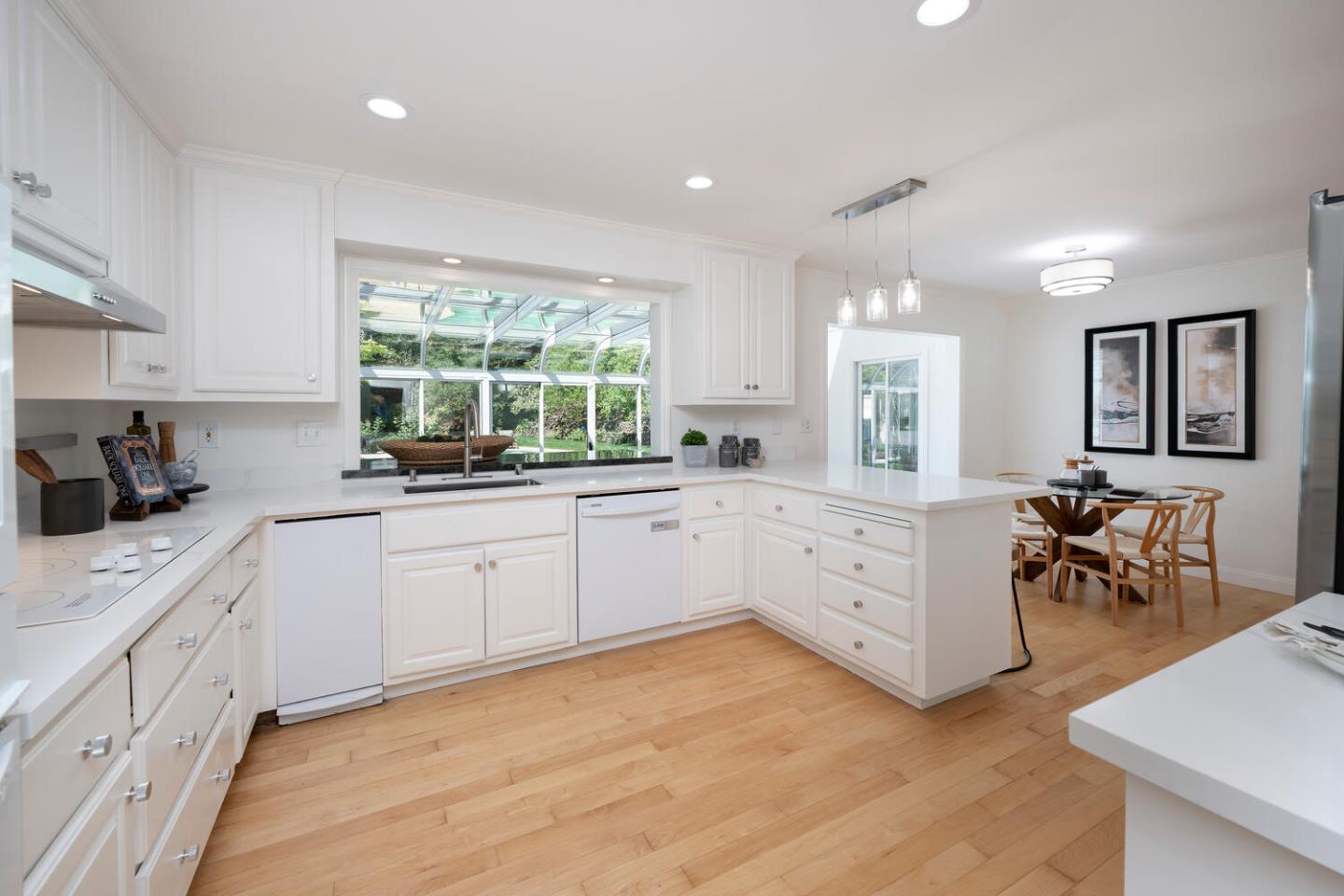 Detail Gallery Image 29 of 74 For 740 Clydesdale Dr, Hillsborough,  CA 94010 - 5 Beds | 3/1 Baths