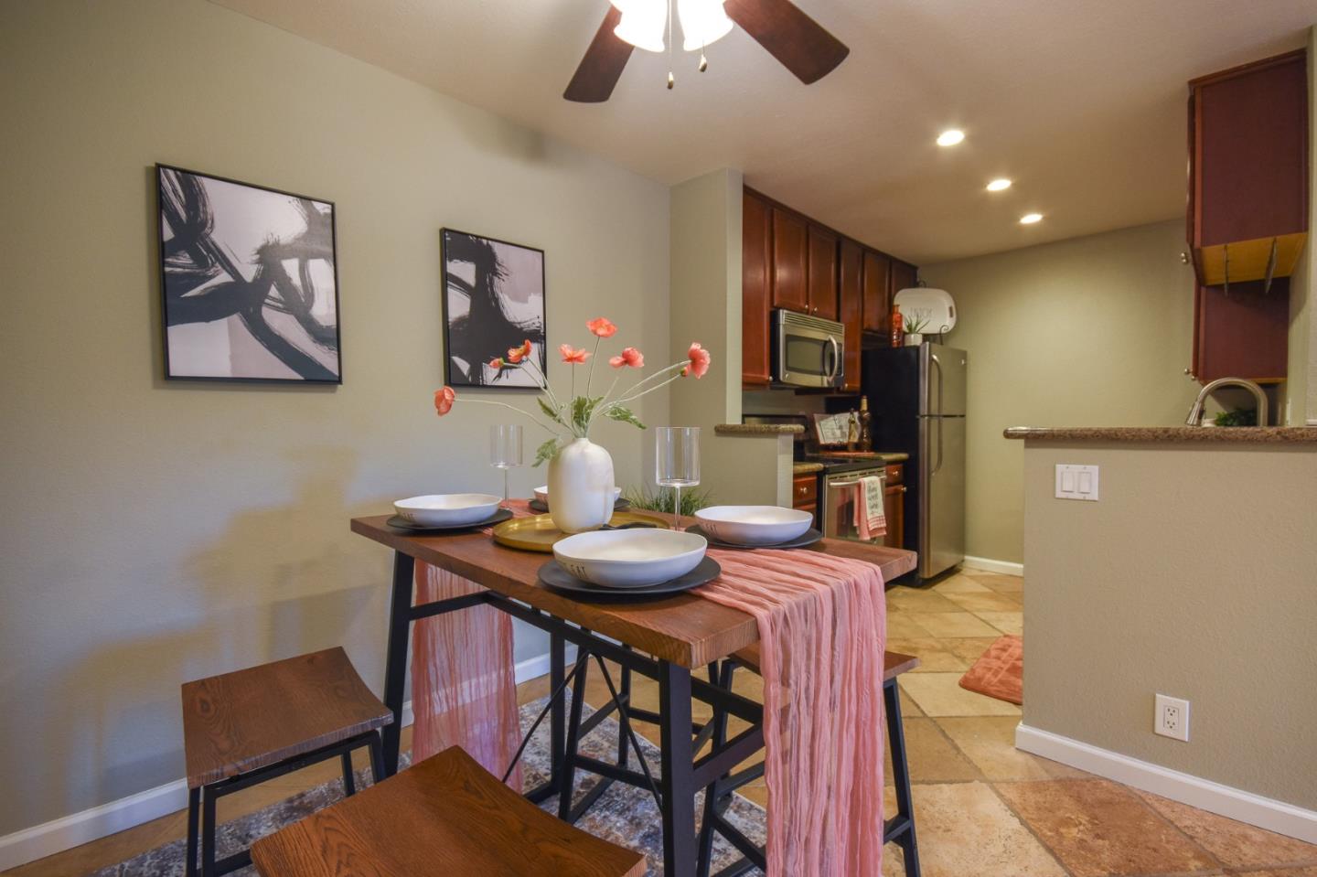 Detail Gallery Image 7 of 41 For 768 Teatree Ct, San Jose,  CA 95128 - 2 Beds | 2 Baths