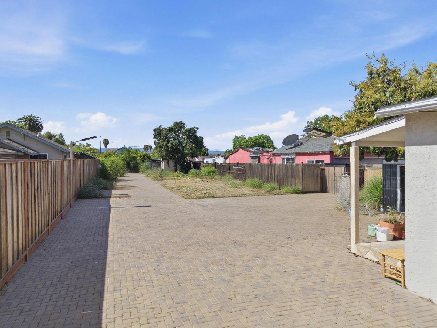 Detail Gallery Image 8 of 45 For 83 N King Rd, San Jose,  CA 95116 - 3 Beds | 1 Baths