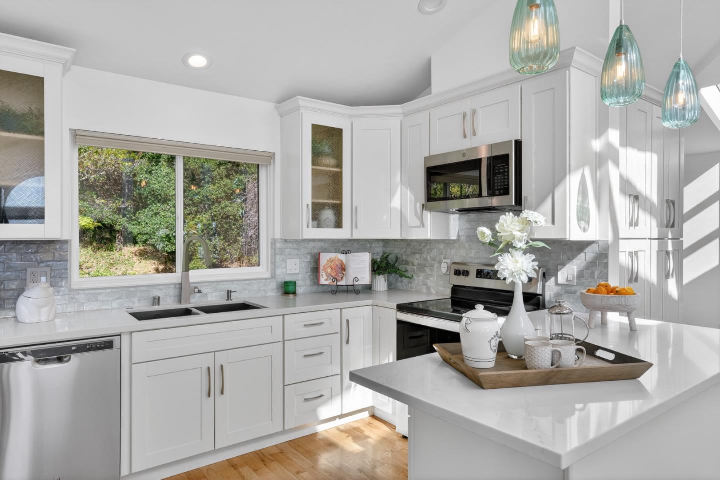 Detail Gallery Image 10 of 28 For 255 Thunderbird Dr, Aptos,  CA 95003 - 3 Beds | 2/1 Baths