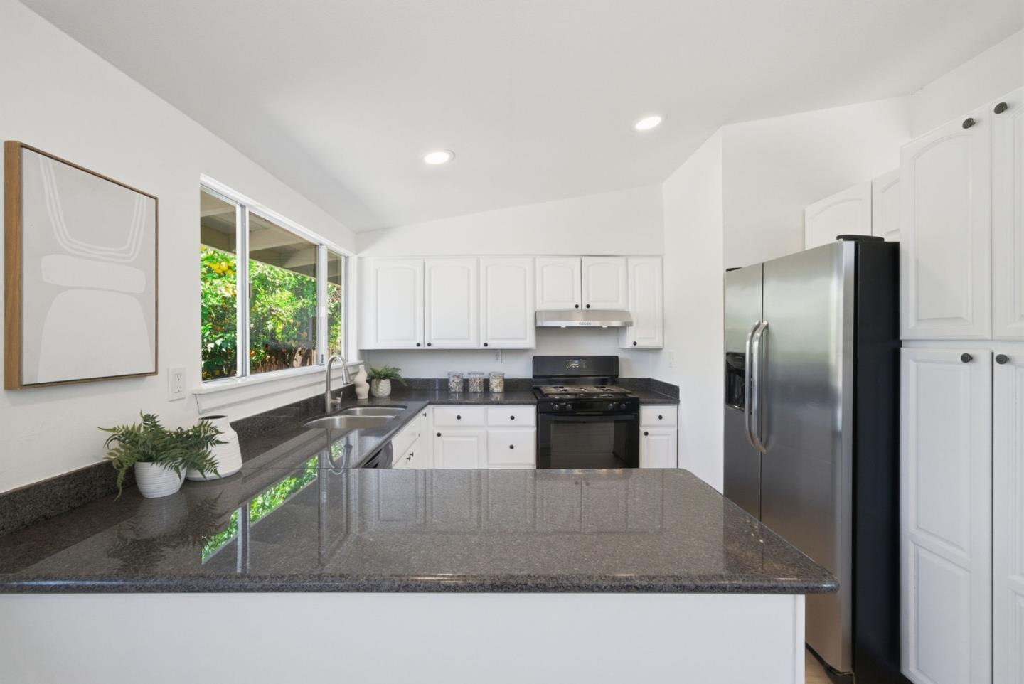 Detail Gallery Image 10 of 28 For 1377 Sandia Ave, Sunnyvale,  CA 94089 - 3 Beds | 2 Baths