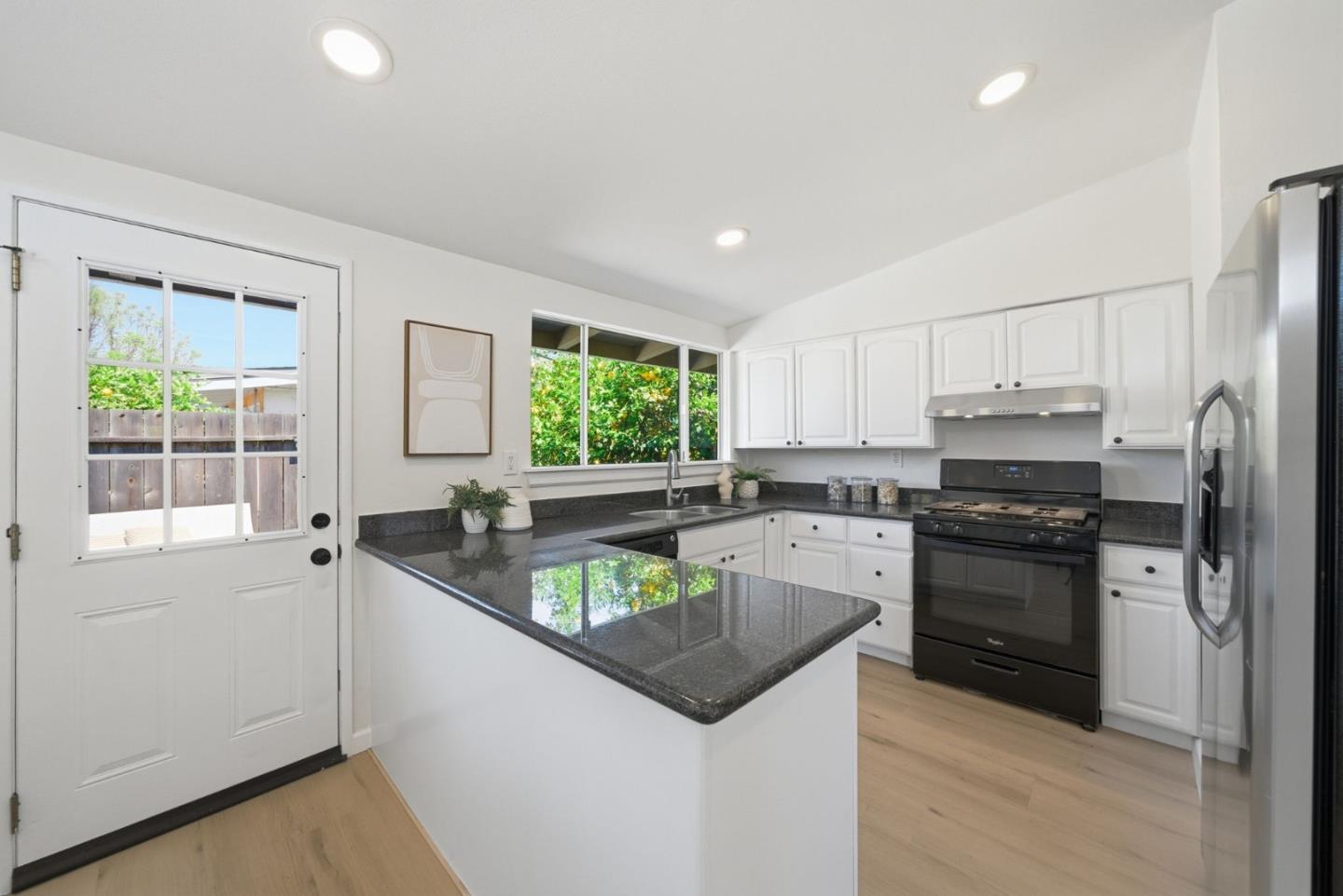 Detail Gallery Image 9 of 28 For 1377 Sandia Ave, Sunnyvale,  CA 94089 - 3 Beds | 2 Baths