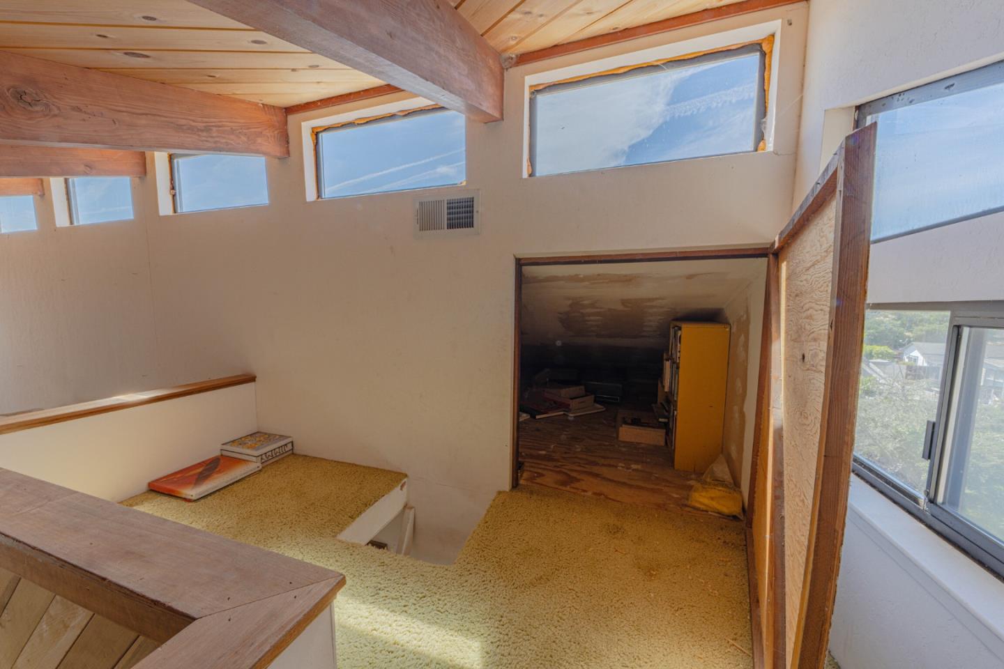 Detail Gallery Image 12 of 33 For 33 Portola Ave, Monterey,  CA 93940 - 4 Beds | 2 Baths