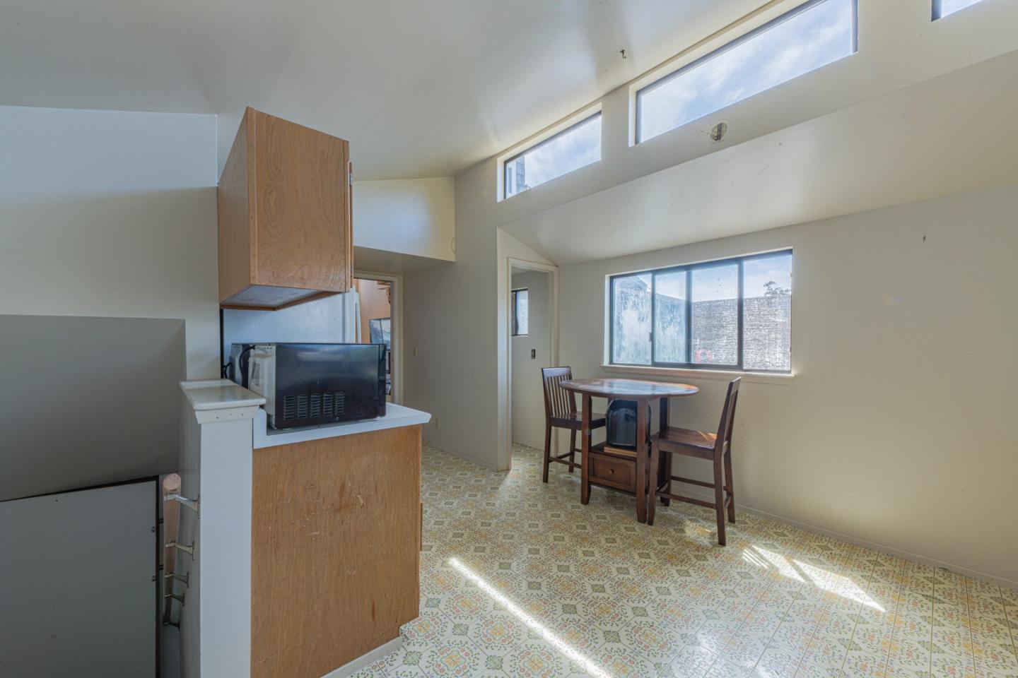 Detail Gallery Image 13 of 33 For 33 Portola Ave, Monterey,  CA 93940 - 4 Beds | 2 Baths