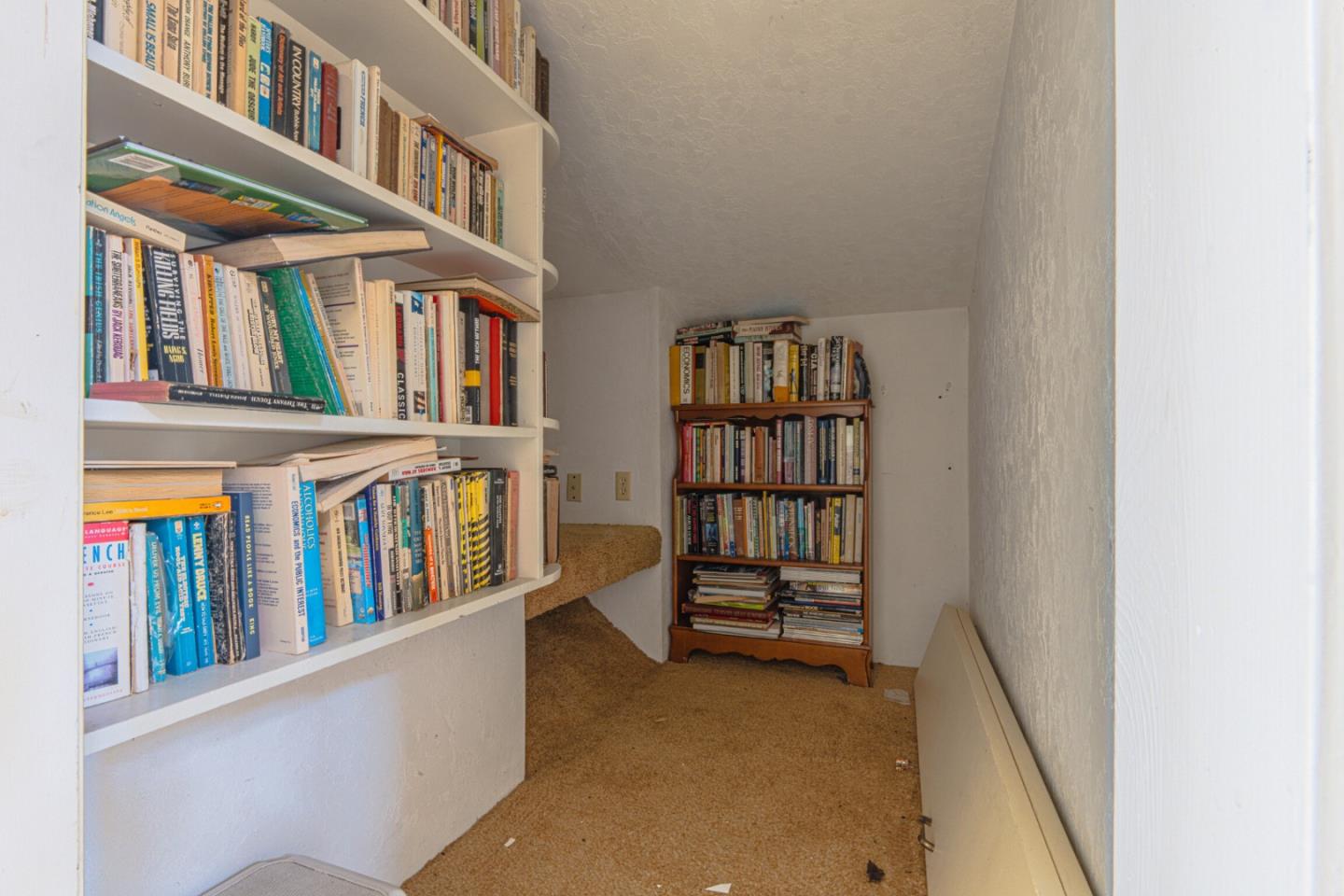 Detail Gallery Image 15 of 33 For 33 Portola Ave, Monterey,  CA 93940 - 4 Beds | 2 Baths