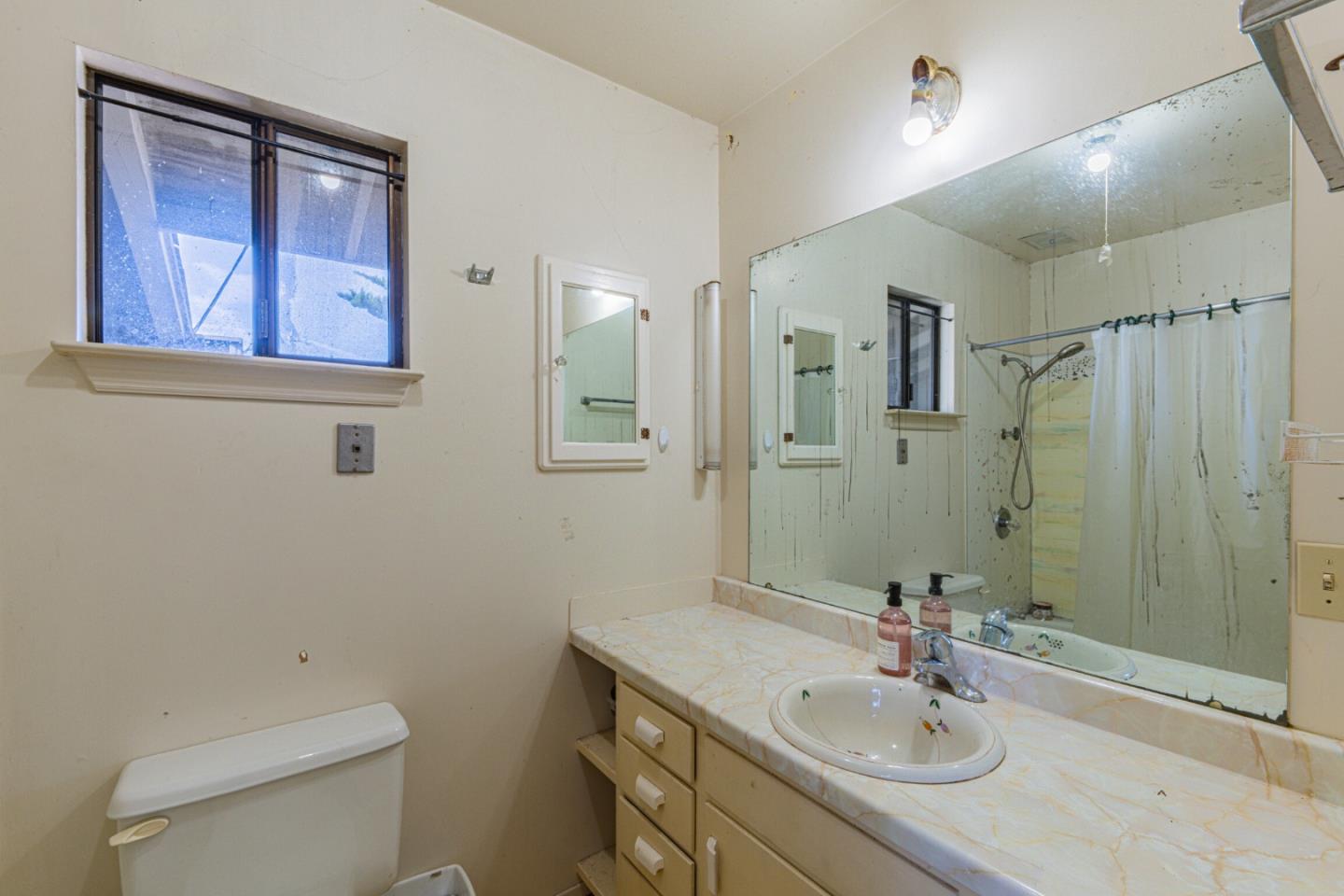 Detail Gallery Image 19 of 33 For 33 Portola Ave, Monterey,  CA 93940 - 4 Beds | 2 Baths