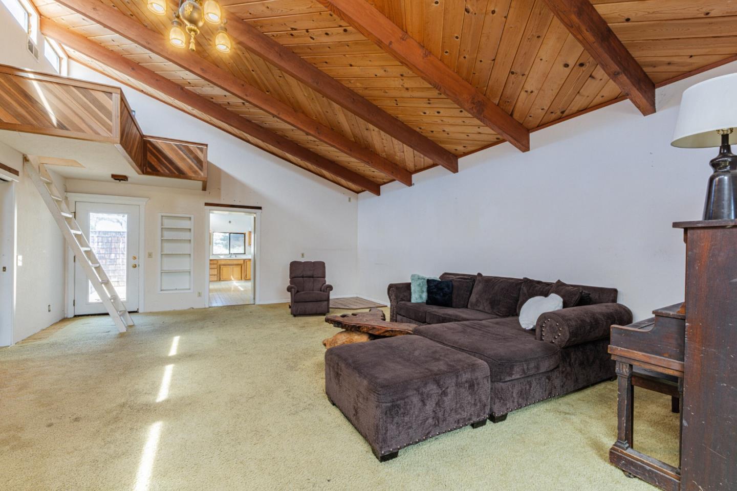 Detail Gallery Image 2 of 33 For 33 Portola Ave, Monterey,  CA 93940 - 4 Beds | 2 Baths