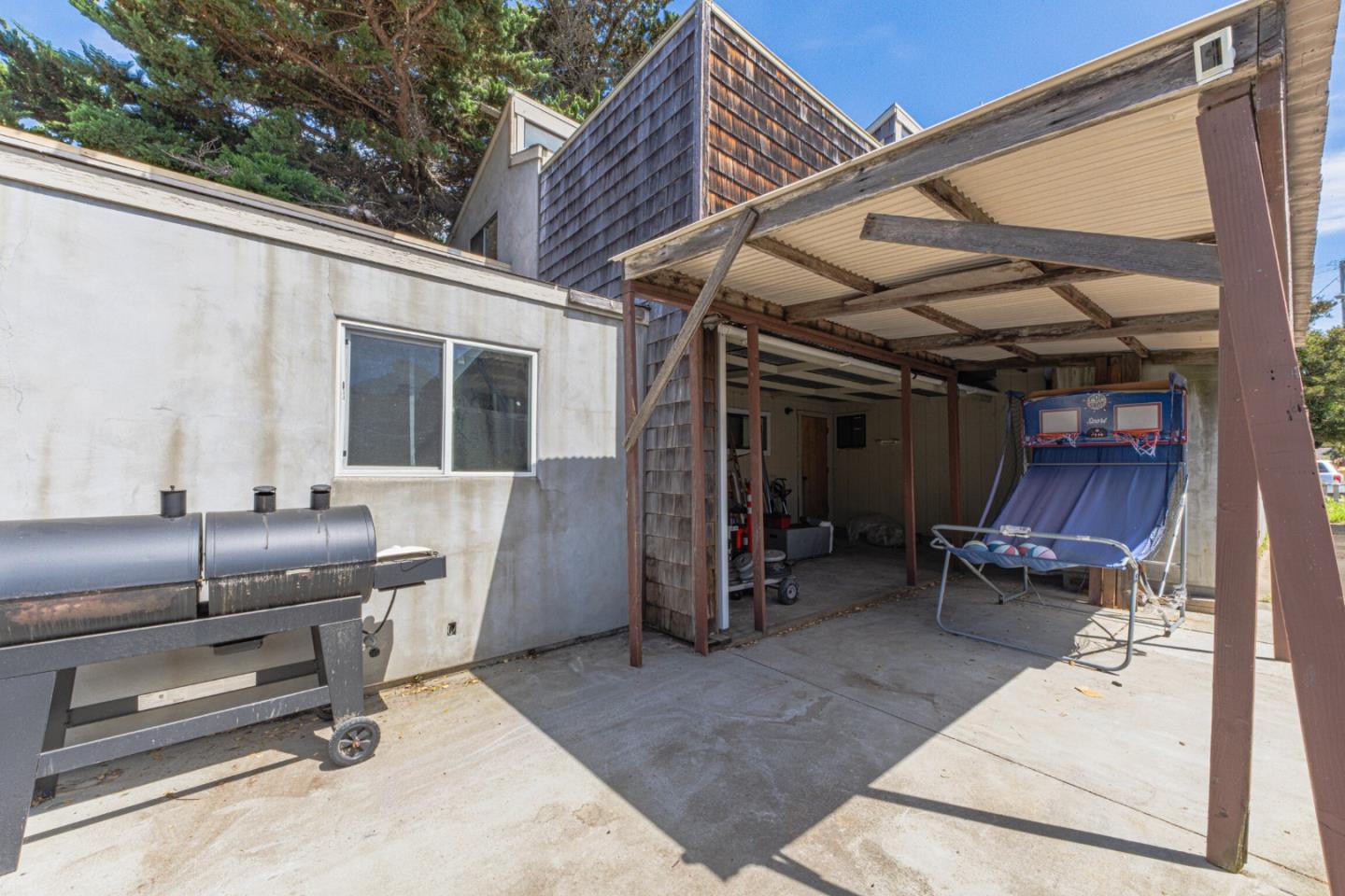 Detail Gallery Image 21 of 33 For 33 Portola Ave, Monterey,  CA 93940 - 4 Beds | 2 Baths