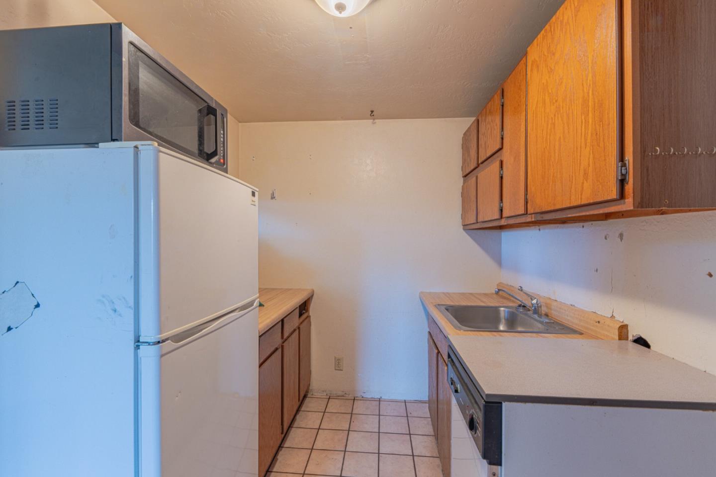 Detail Gallery Image 25 of 33 For 33 Portola Ave, Monterey,  CA 93940 - 4 Beds | 2 Baths