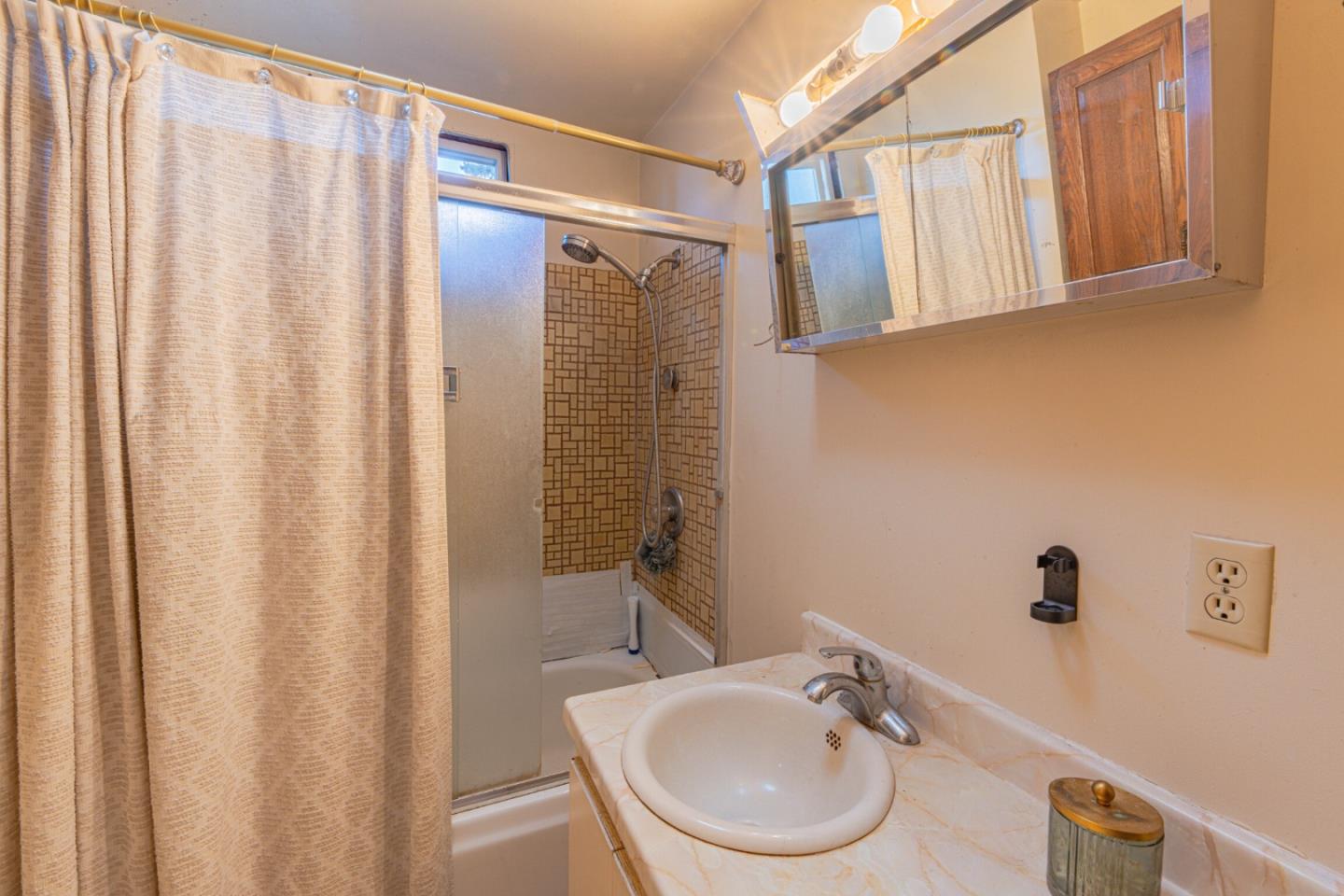 Detail Gallery Image 29 of 33 For 33 Portola Ave, Monterey,  CA 93940 - 4 Beds | 2 Baths