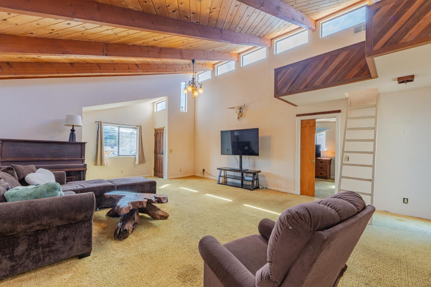 Detail Gallery Image 3 of 33 For 33 Portola Ave, Monterey,  CA 93940 - 4 Beds | 2 Baths