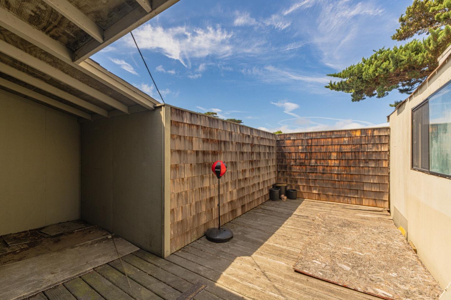 Detail Gallery Image 7 of 33 For 33 Portola Ave, Monterey,  CA 93940 - 4 Beds | 2 Baths