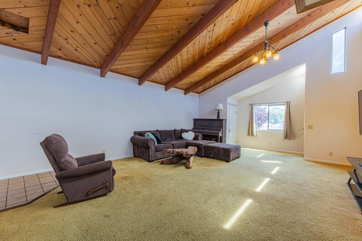 Detail Gallery Image 9 of 33 For 33 Portola Ave, Monterey,  CA 93940 - 4 Beds | 2 Baths