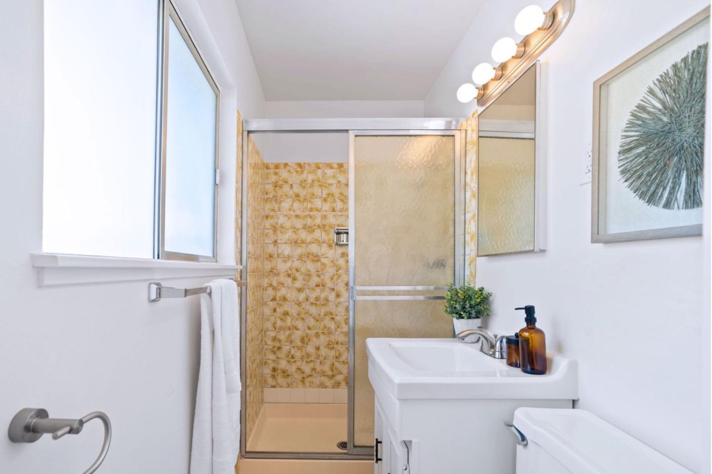 Detail Gallery Image 13 of 47 For 1269 Alicante Dr, Pacifica,  CA 94044 - 3 Beds | 3 Baths