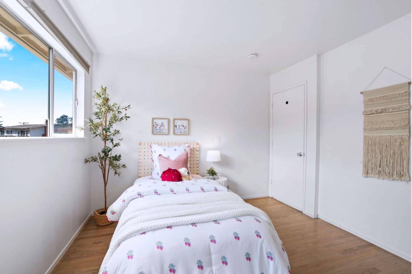 Detail Gallery Image 17 of 47 For 1269 Alicante Dr, Pacifica,  CA 94044 - 3 Beds | 3 Baths