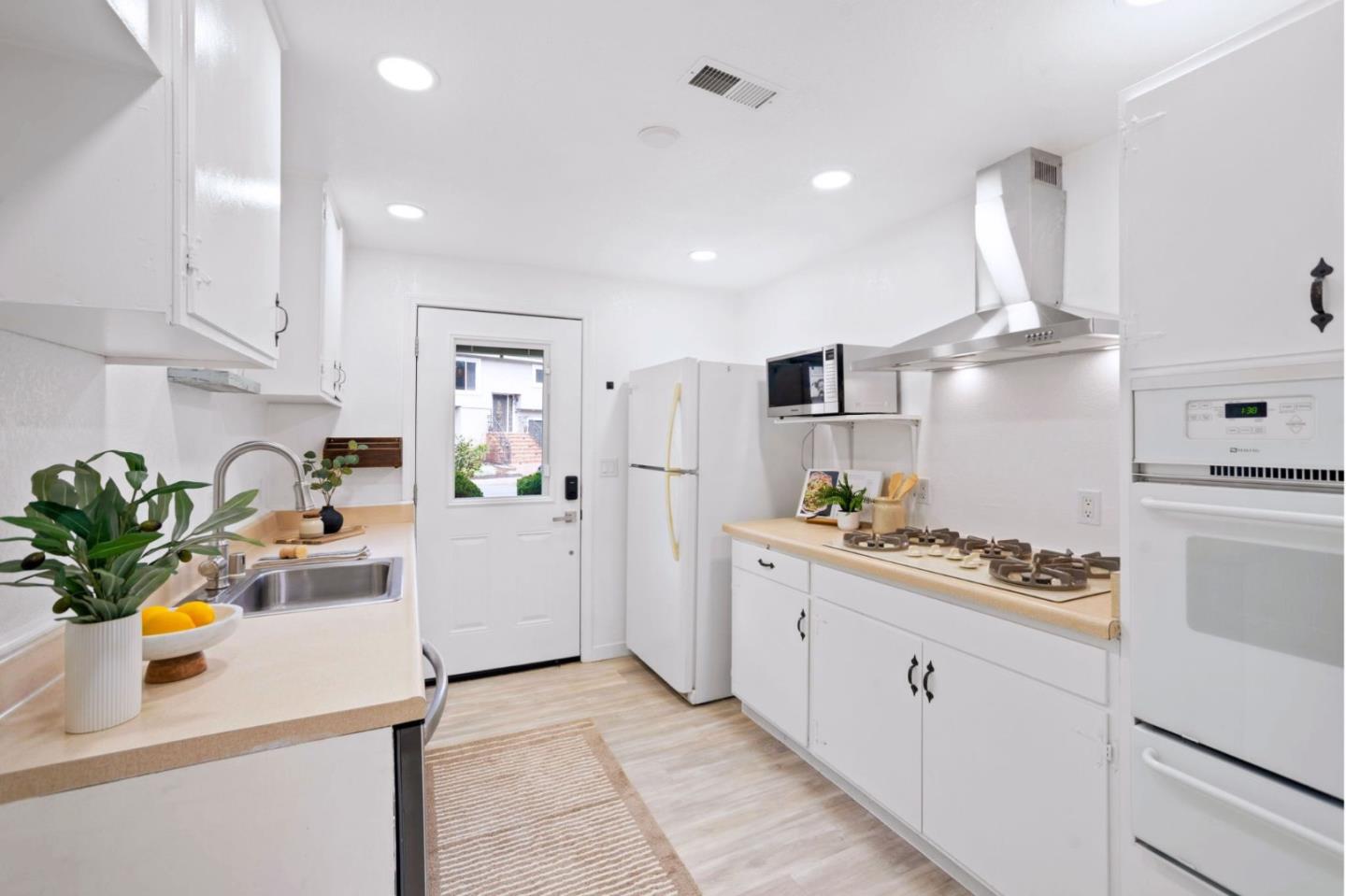 Detail Gallery Image 21 of 47 For 1269 Alicante Dr, Pacifica,  CA 94044 - 3 Beds | 3 Baths