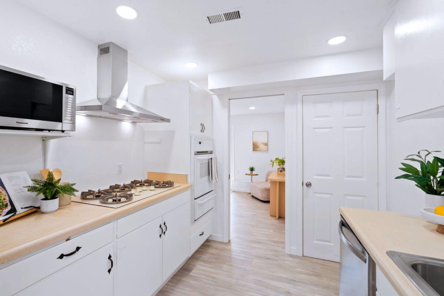 Detail Gallery Image 22 of 47 For 1269 Alicante Dr, Pacifica,  CA 94044 - 3 Beds | 3 Baths