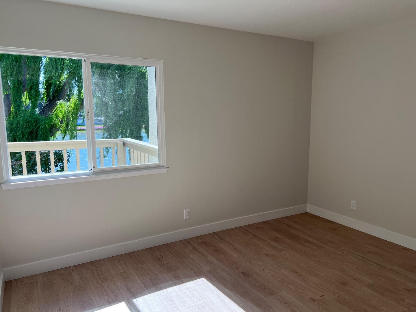 Detail Gallery Image 10 of 21 For 210 Beach Park Blvd, Foster City,  CA 94404 - 3 Beds | 2/1 Baths