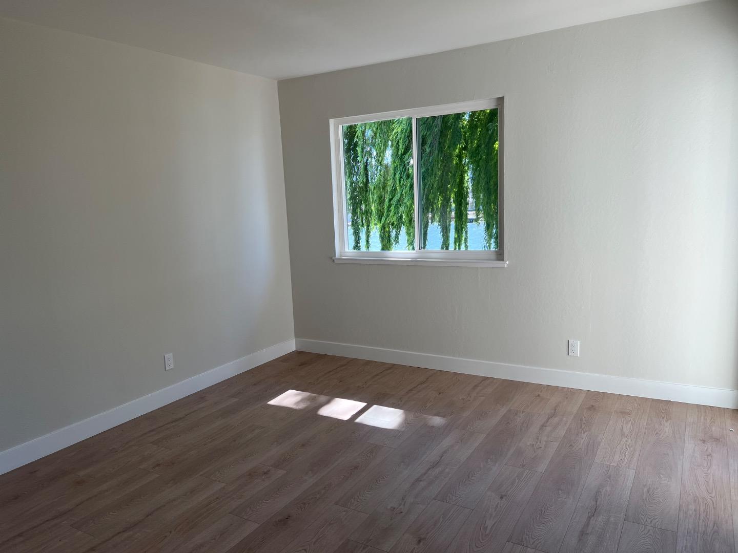 Detail Gallery Image 12 of 21 For 210 Beach Park Blvd, Foster City,  CA 94404 - 3 Beds | 2/1 Baths