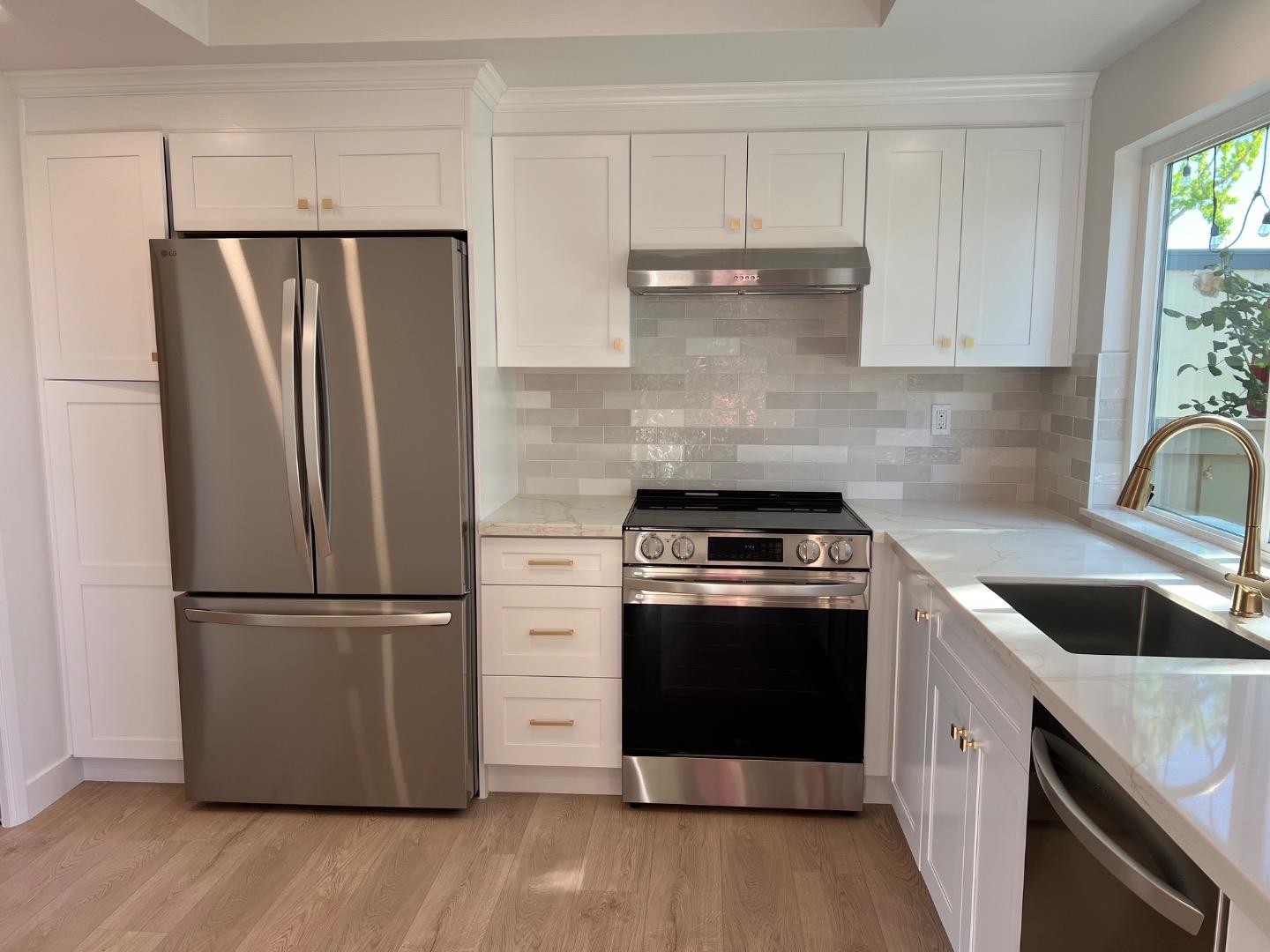 Detail Gallery Image 2 of 21 For 210 Beach Park Blvd, Foster City,  CA 94404 - 3 Beds | 2/1 Baths