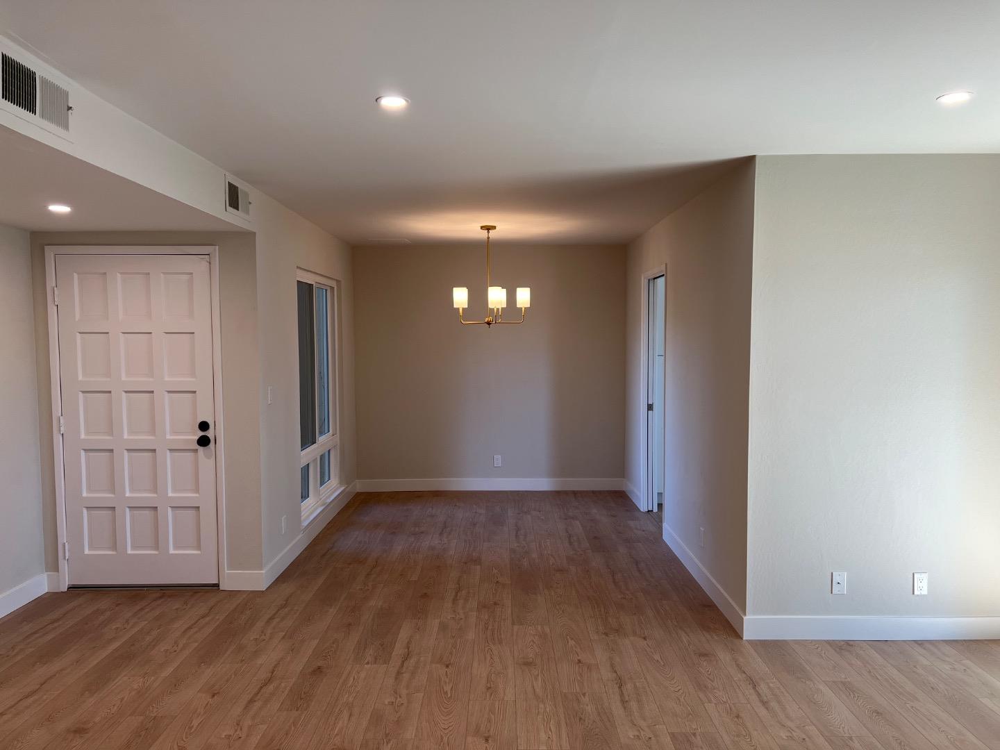 Detail Gallery Image 4 of 21 For 210 Beach Park Blvd, Foster City,  CA 94404 - 3 Beds | 2/1 Baths