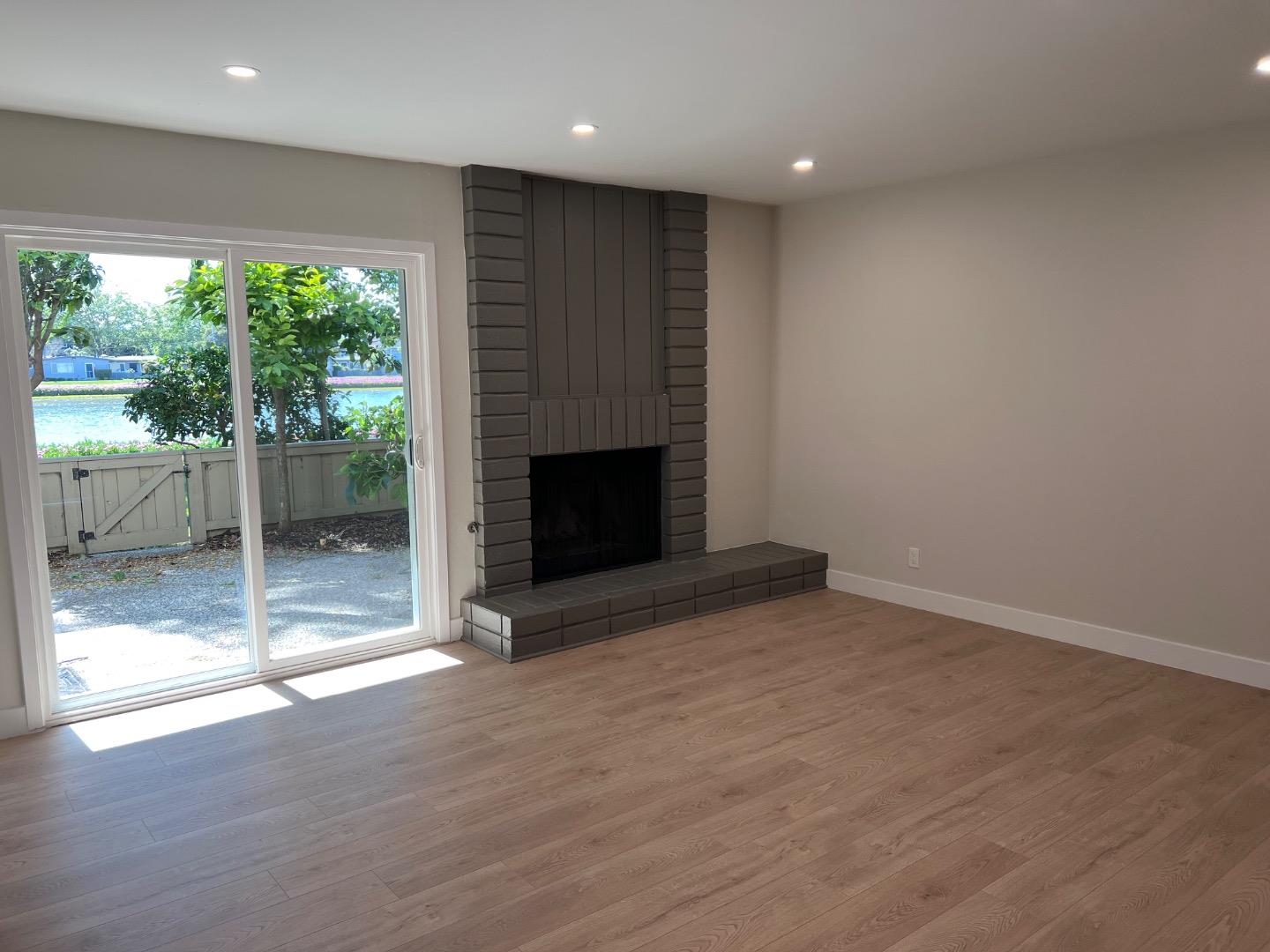 Detail Gallery Image 5 of 21 For 210 Beach Park Blvd, Foster City,  CA 94404 - 3 Beds | 2/1 Baths