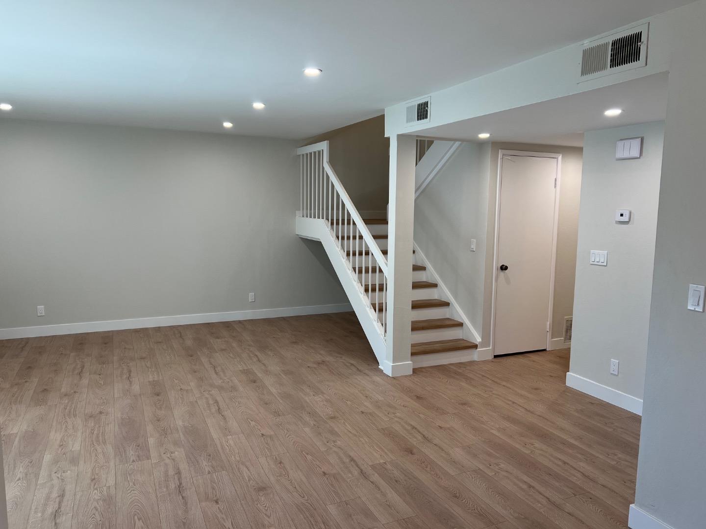 Detail Gallery Image 6 of 21 For 210 Beach Park Blvd, Foster City,  CA 94404 - 3 Beds | 2/1 Baths