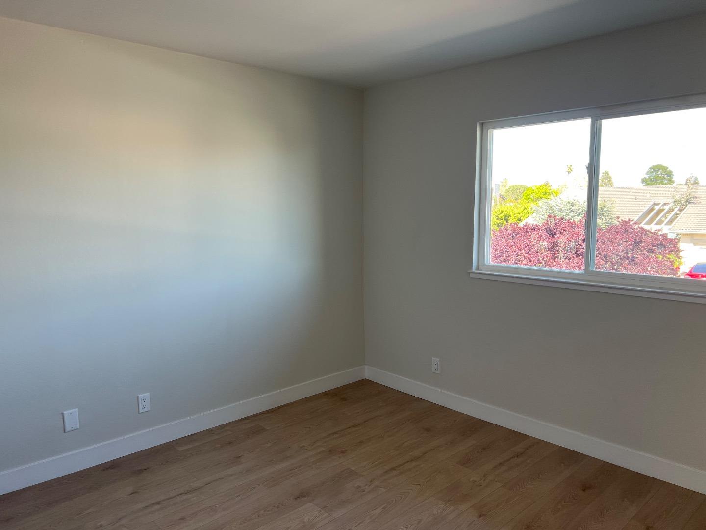 Detail Gallery Image 8 of 21 For 210 Beach Park Blvd, Foster City,  CA 94404 - 3 Beds | 2/1 Baths