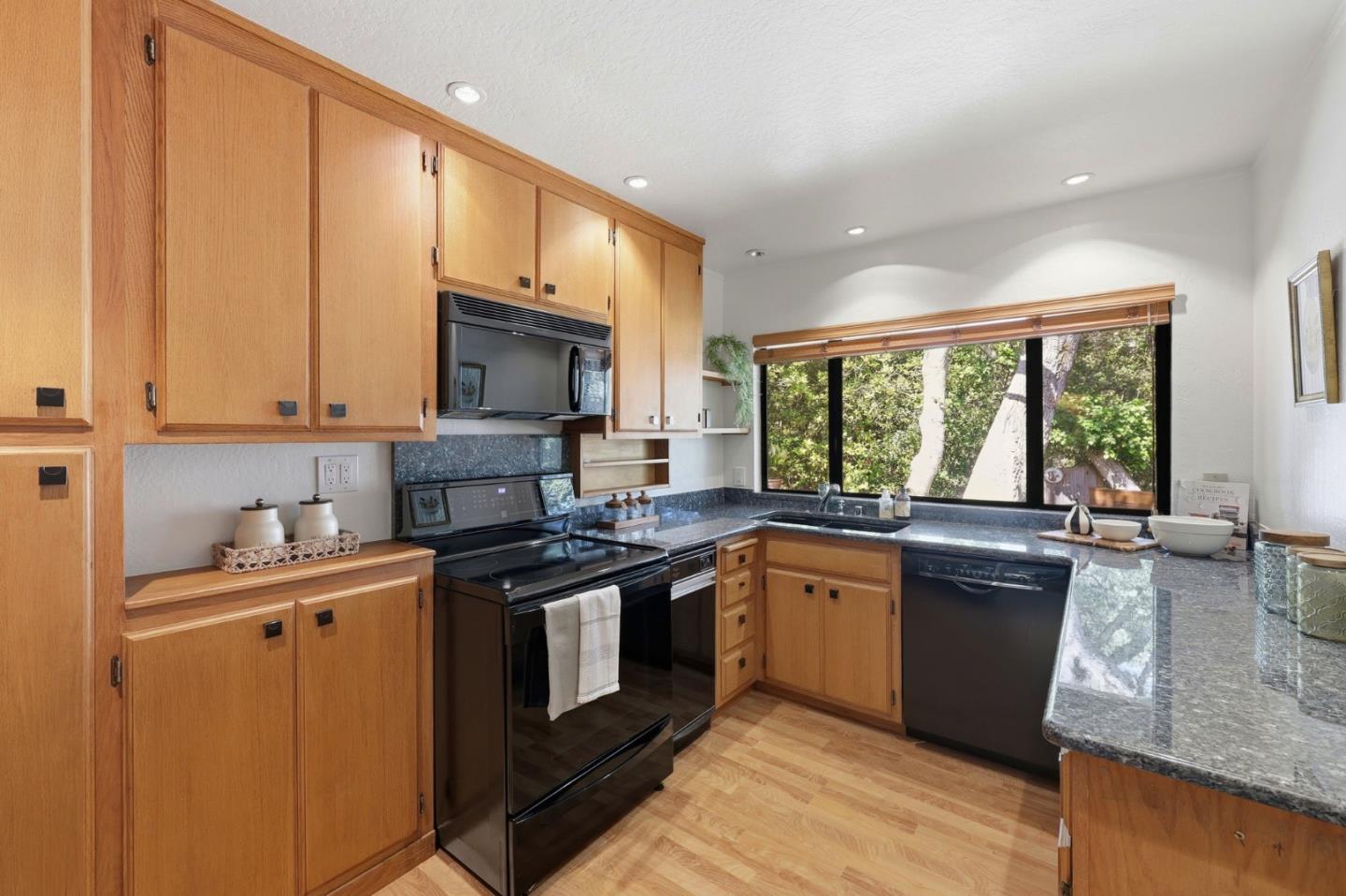 Detail Gallery Image 16 of 41 For 9 Russell Ave, Portola Valley,  CA 94028 - 2 Beds | 2 Baths