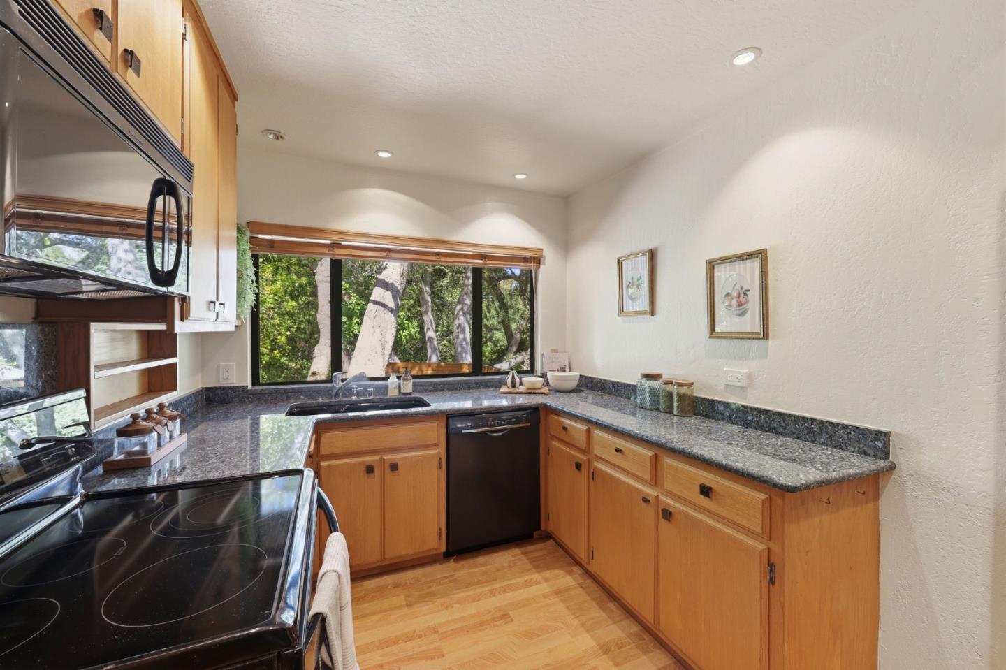 Detail Gallery Image 18 of 41 For 9 Russell Ave, Portola Valley,  CA 94028 - 2 Beds | 2 Baths