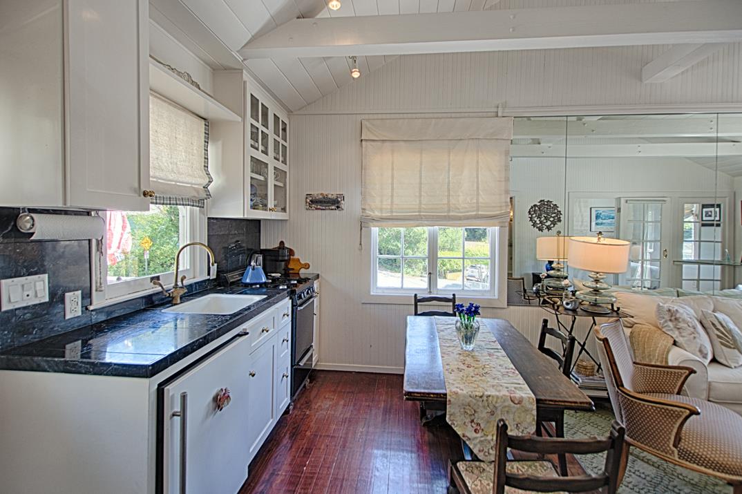 Detail Gallery Image 14 of 29 For Capitola Ave, Capitola,  CA 95010 - 3 Beds | 2 Baths