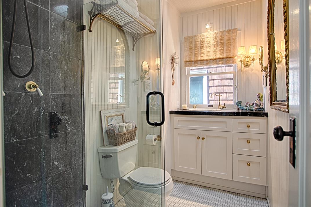 Detail Gallery Image 16 of 29 For Capitola Ave, Capitola,  CA 95010 - 3 Beds | 2 Baths