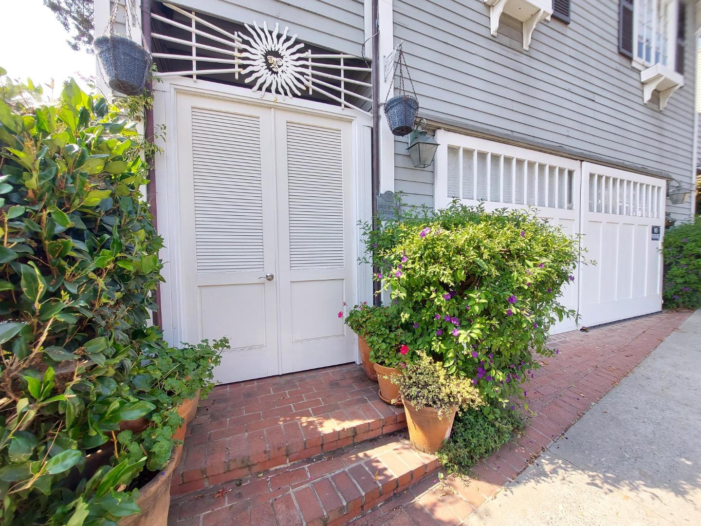 Detail Gallery Image 5 of 29 For Capitola Ave, Capitola,  CA 95010 - 3 Beds | 2 Baths